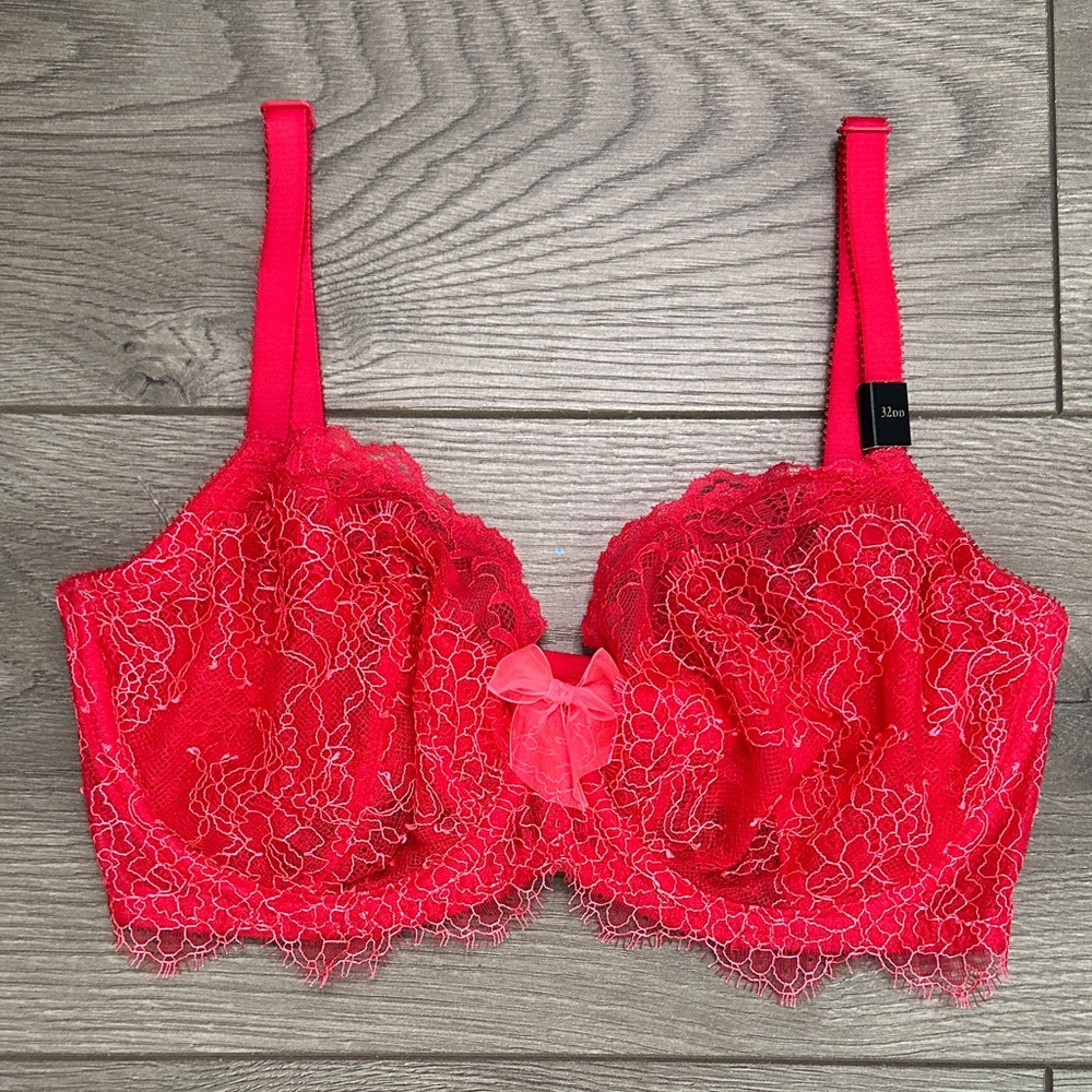 Victoria’s Secret Dream Angels 2016 Red Lace Unlined Demi Bra Size 32DD